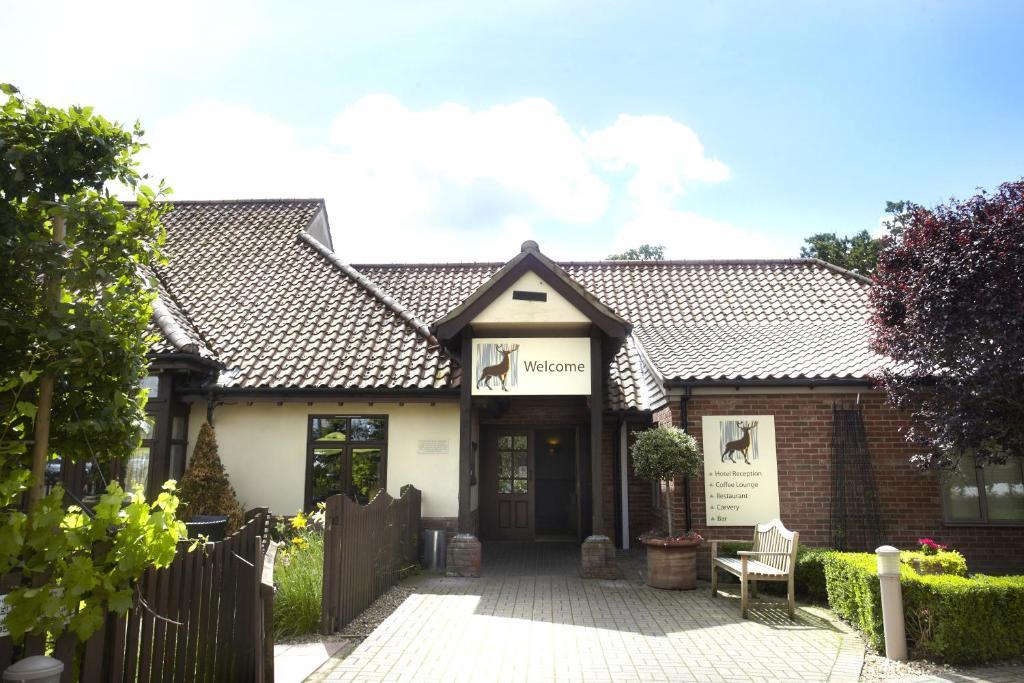 Breckland Lodge Attleborough Extérieur photo